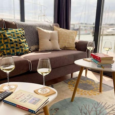 Yarmouth Waterlodge Floating Apartments 2 エクステリア 写真