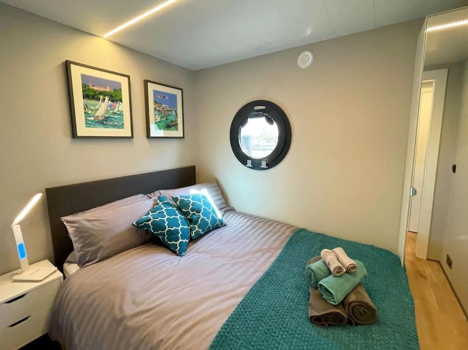 Yarmouth Waterlodge Floating Apartments 2 エクステリア 写真